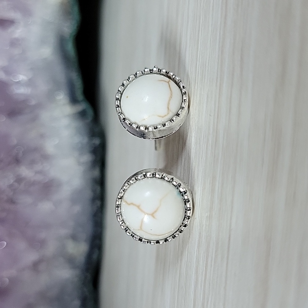 Creamy Howlite Stud Earrings - Picture 5 of 7